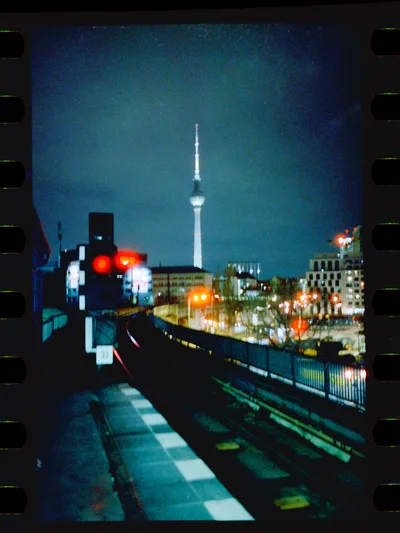 Berliner Fernsehturm Cinestill 800t