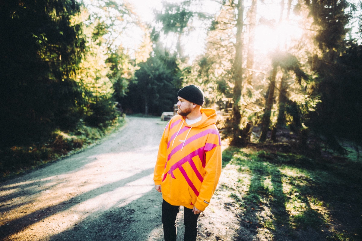 Mojo x Hornbach oranger Hoodie