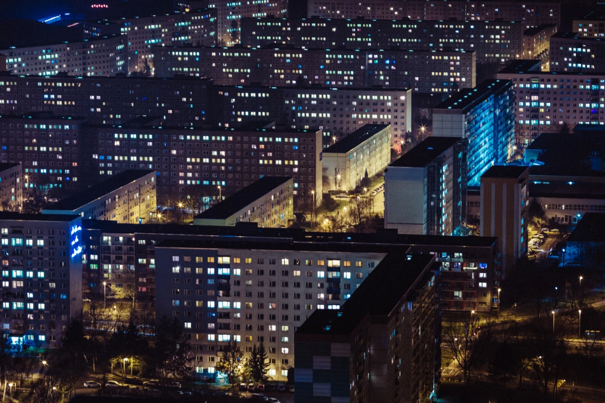 Jena Lobeda Plattenbauten bei Nacht