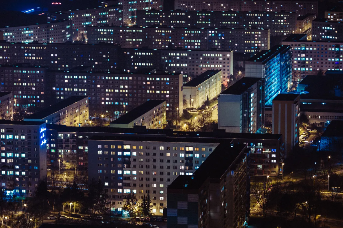 Jena Lobeda Plattenbauten bei Nacht