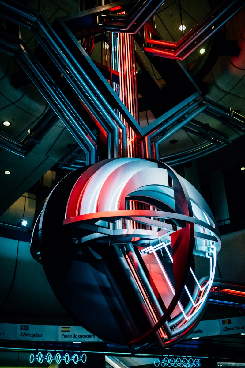 “Large light sculpture” by the artist Frank Oehring at the ICC
