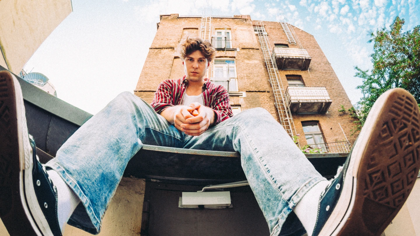 Fischeye Portrait von Sam James