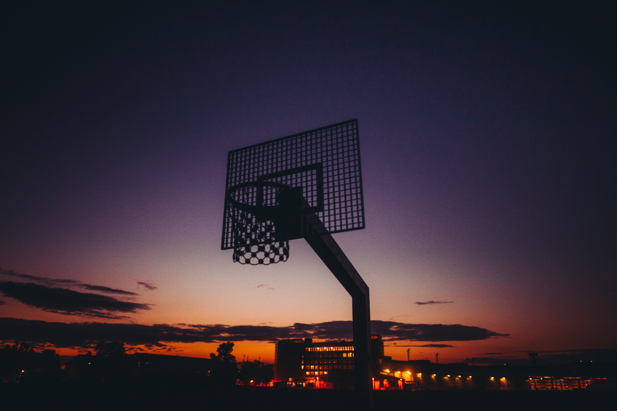 basketball hoop in sunset berlin